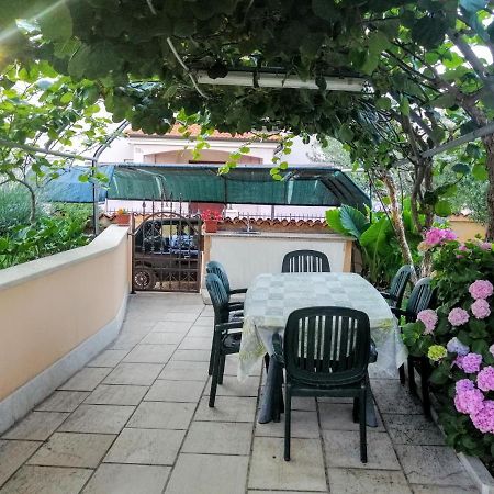 Apartman 100M2, Full Opremljen, Privatni Parking. Pola Esterno foto