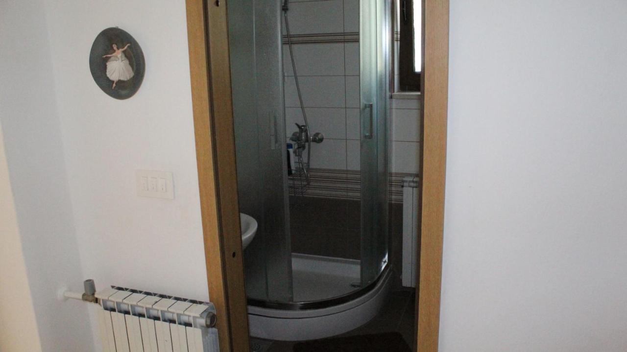 Apartman 100M2, Full Opremljen, Privatni Parking. Pola Esterno foto