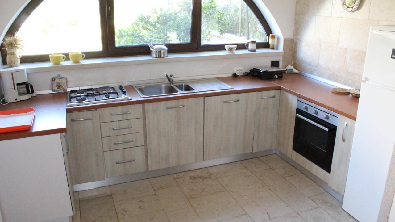 Apartman 100M2, Full Opremljen, Privatni Parking. Pola Esterno foto