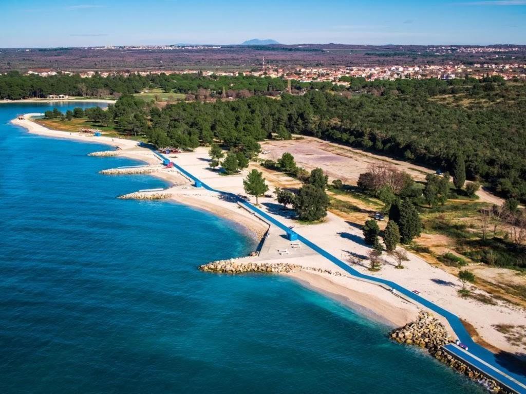 Apartman 100M2, Full Opremljen, Privatni Parking. Pola Esterno foto