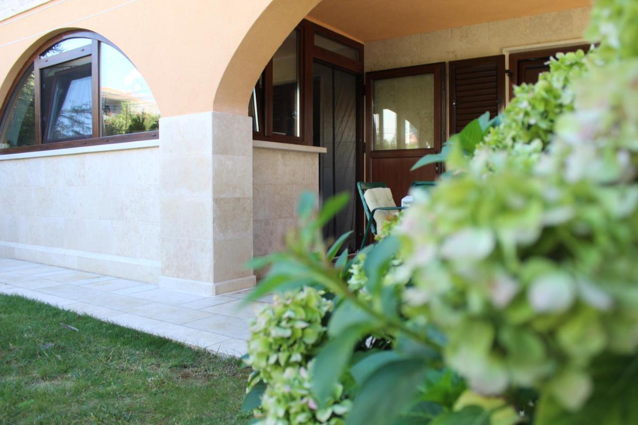 Apartman 100M2, Full Opremljen, Privatni Parking. Pola Esterno foto