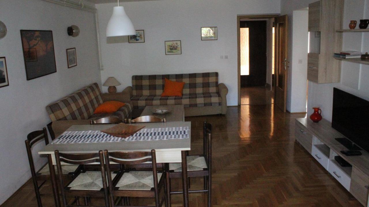 Apartman 100M2, Full Opremljen, Privatni Parking. Pola Esterno foto